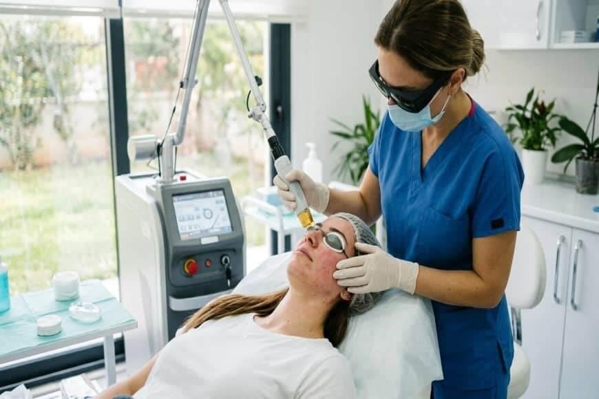 Gül Hastalığının Tedavisi Var mı?